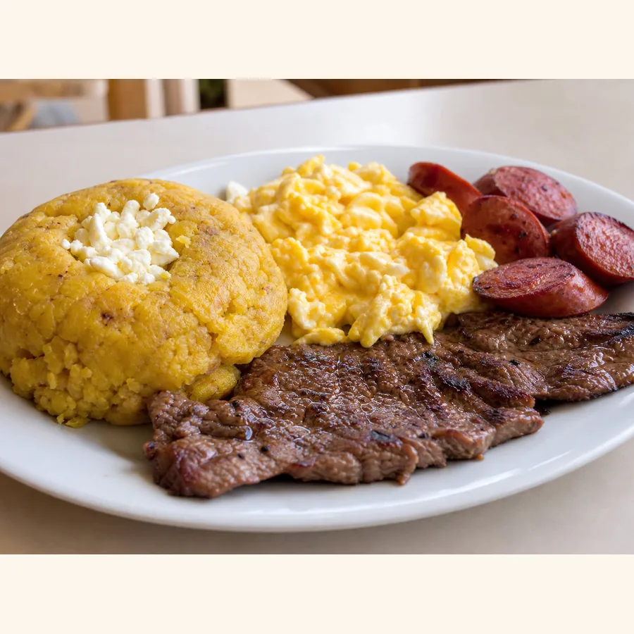 Foto de Bolón con queso, huevos, salchicha y bistec